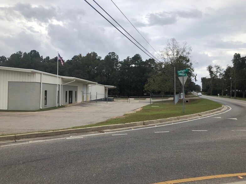 More Photos Of 489 Southgate Rd, Dothan Warehouse For Lease