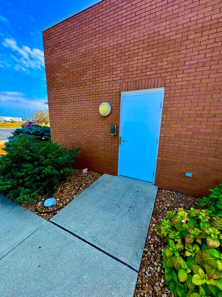 More Photos Of 1239 E 4th Street Rd, Seymour Office For Lease