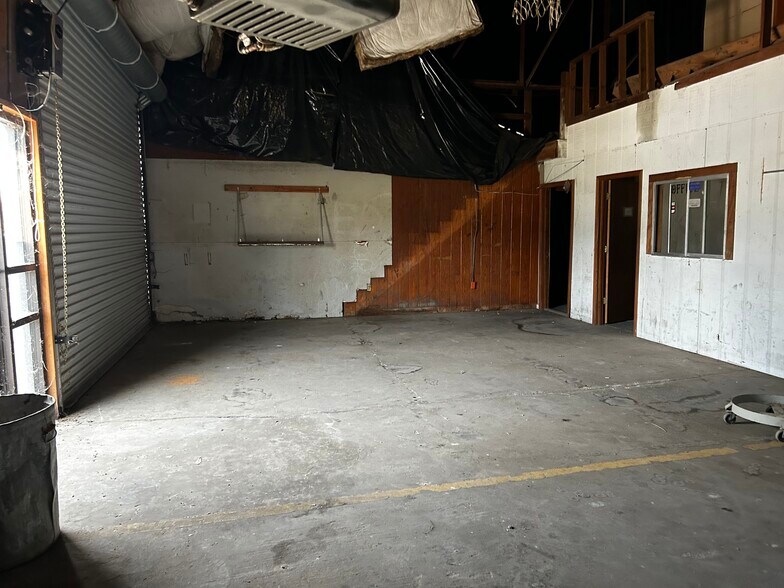 Primary Photo Of 502 Old Morton Rd, Forest Service Station For Sale