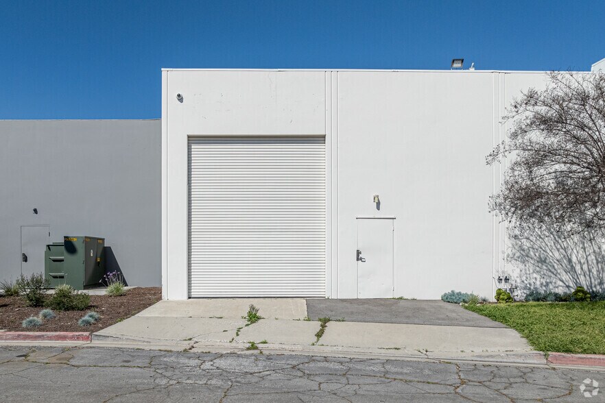 More Photos Of 17160 Alburtis Ave, Artesia Warehouse For Lease