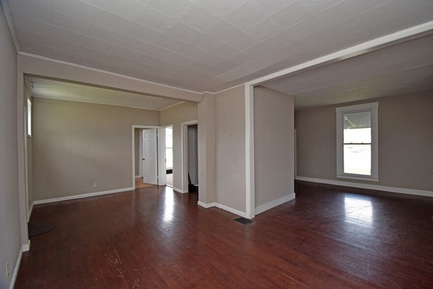 More Photos Of 829 Ohio Pike, Cincinnati Office For Lease