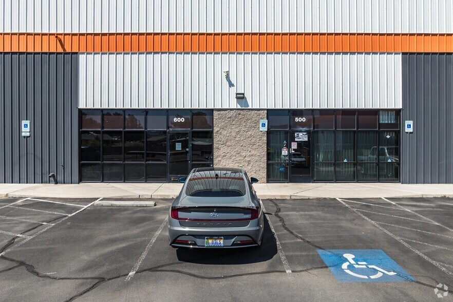 More Photos Of 4975 Steptoe St, Las Vegas Warehouse For Lease