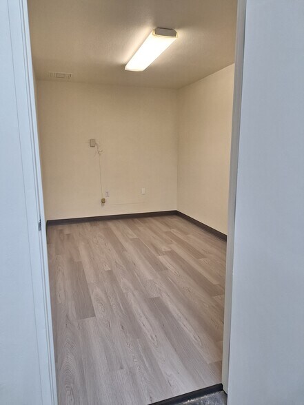 More Photos Of 4460 W Reno Ave, Las Vegas Light Manufacturing For Lease