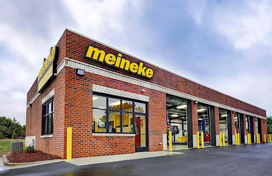 Primary Photo Of 2260 E Livingston Ave, Columbus Auto Repair For Sale