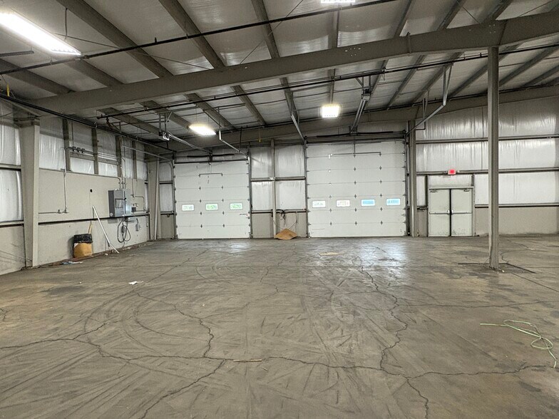 More Photos Of 140 Wilson Rd, Bentleyville Light Distribution For Lease