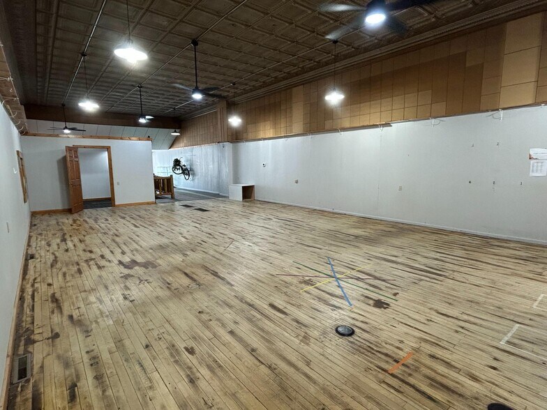 More Photos Of 212 N Main St, Ainsworth Loft Creative Space For Sale