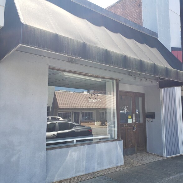 More Photos Of 117 N College Ave, Newton Theater Concert Hall For Sale