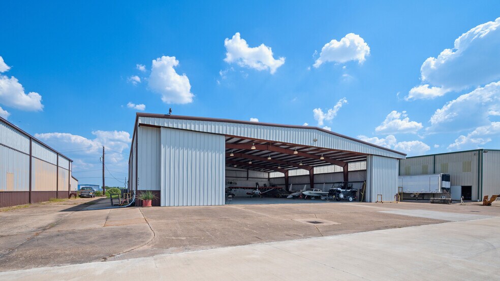 More Photos Of 5519 W Arcola Airport, Arcola Airplane Hangar For Sale