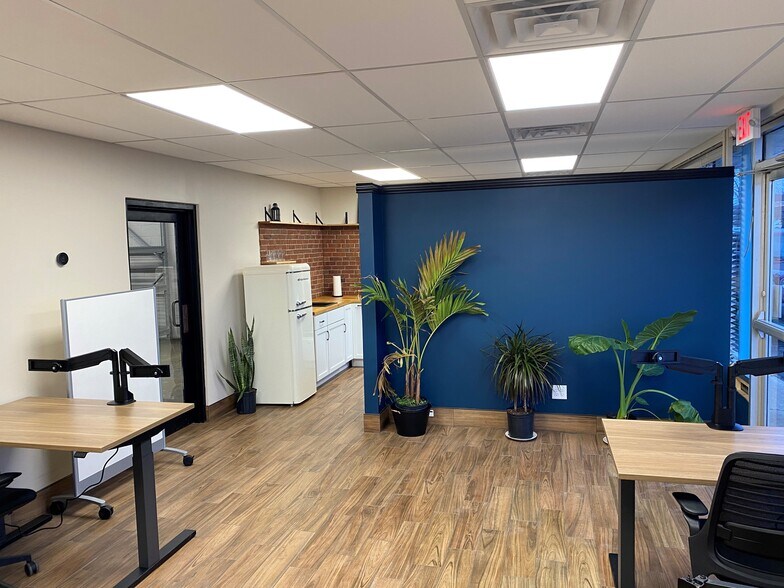 More Photos Of 1104 Lunt Ave, Schaumburg Industrial For Lease