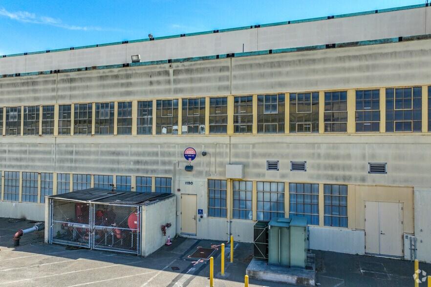 More Photos Of 1190 W Tower Ave, Alameda Warehouse For Lease