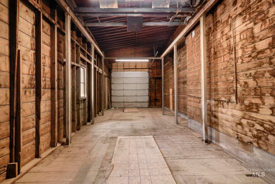 More Photos Of 276 Highway 30, Hansen Industrial For Lease