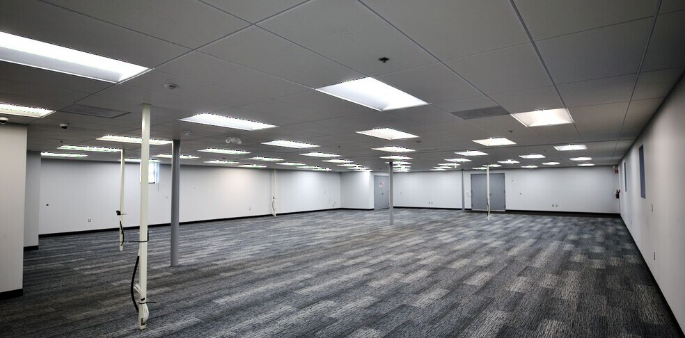 More Photos Of 1017 SW Berg Pky, Canby Manufacturing For Sale
