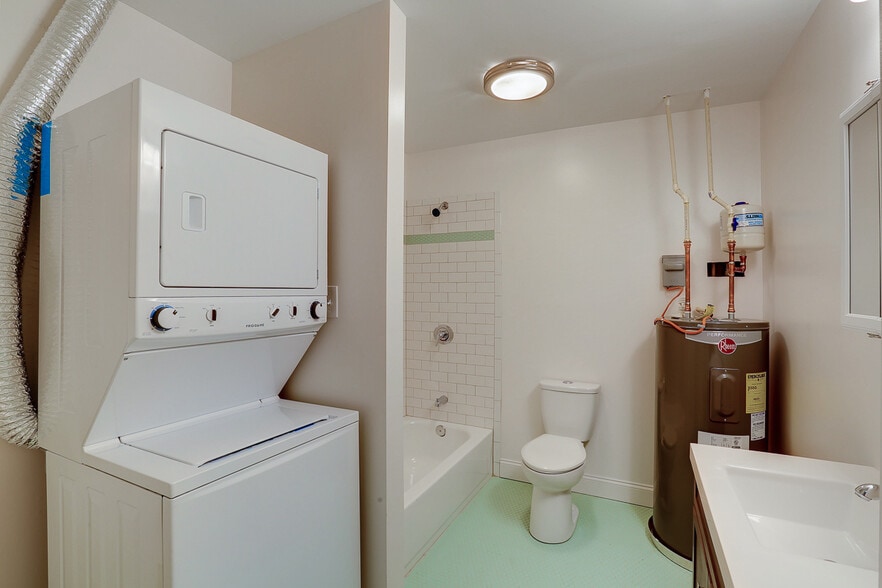 More Photos Of 1609 St. Paul St, Baltimore Office For Sale