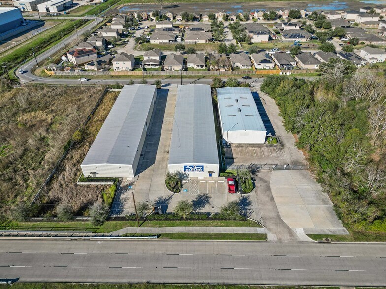 More Photos Of 8051 S Sam Houston Pky, Houston Warehouse For Lease