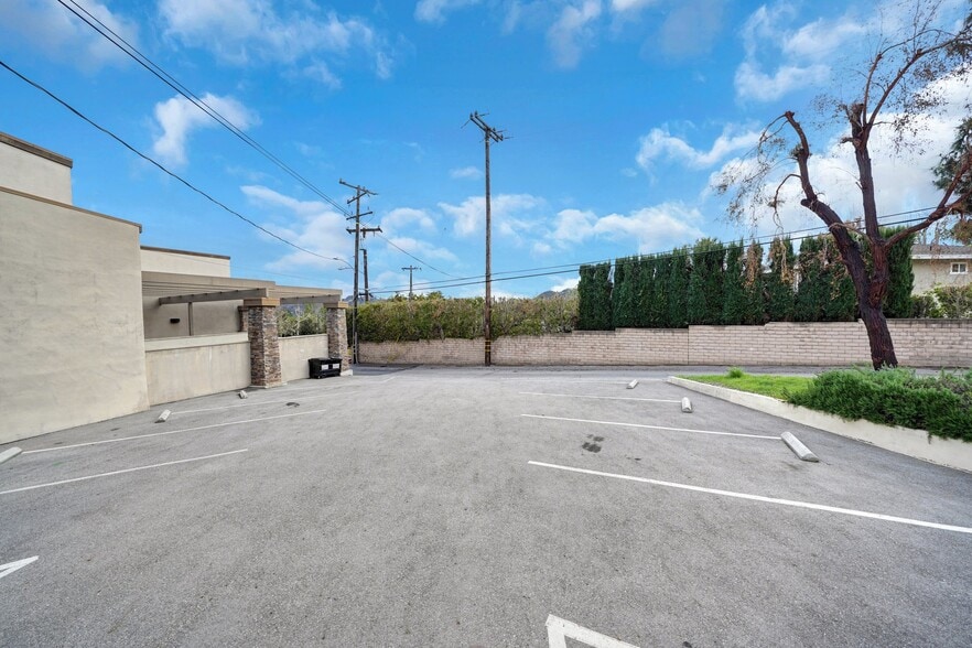 More Photos Of 930 Foothill Blvd, La Cañada Flintridge Storefront For Lease