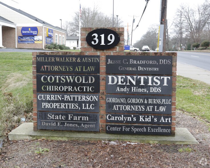 More Photos Of 319 S Sharon Amity Rd, Charlotte Office For Sale