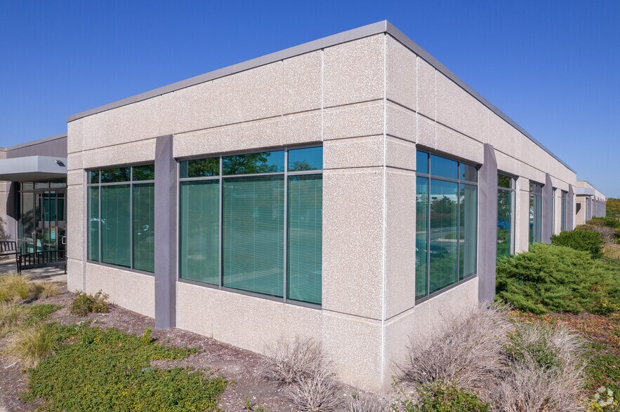 More Photos Of 2350 Ravine Way, Glenview Medical For Lease