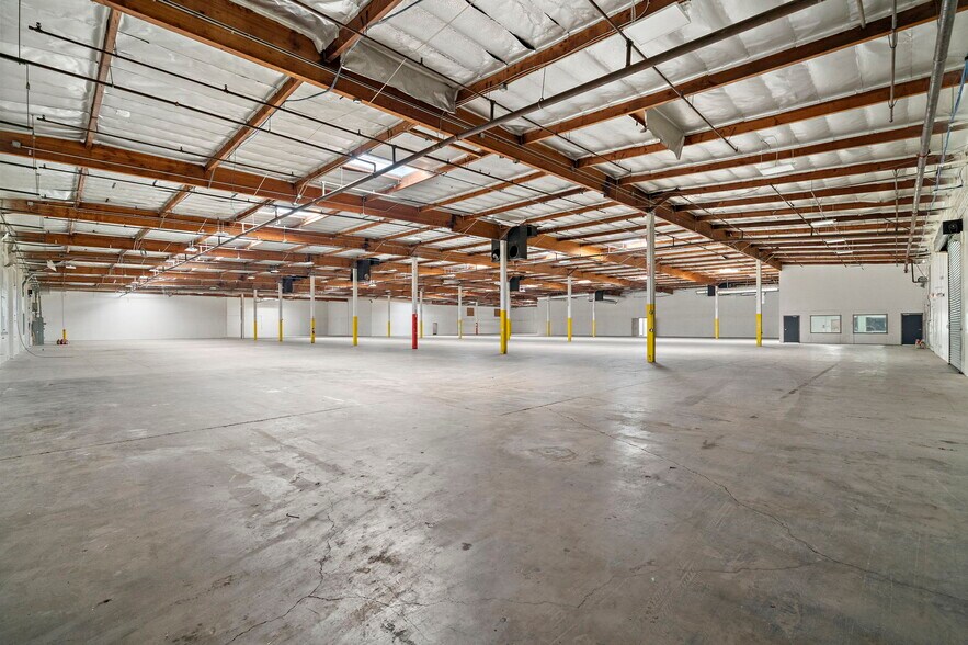 More Photos Of 1909 S Susan St, Santa Ana Distribution For Sale