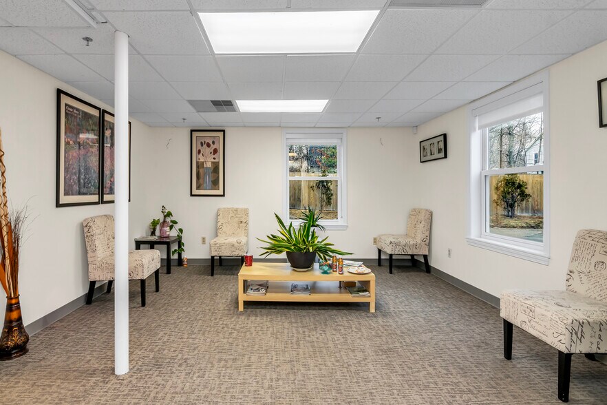 More Photos Of 630 Turnpike St, North Andover Office For Lease