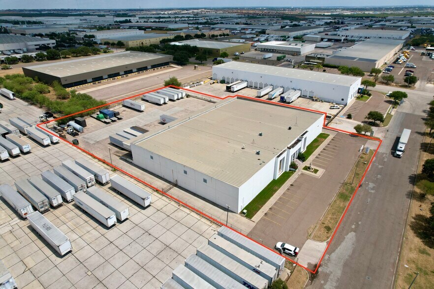 More Photos Of 13609 Archer Dr, Laredo Warehouse For Lease