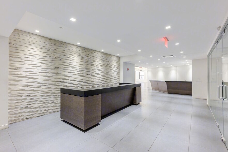 More Photos Of 525 Seventh Ave, New York Office For Lease
