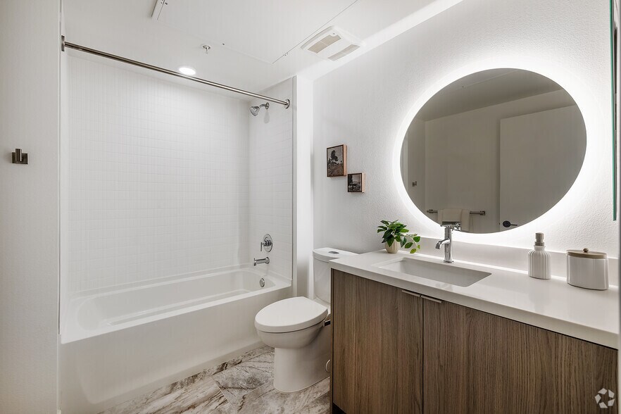More Photos Of 988 S Manhattan Pl, Los Angeles Apartments For Lease