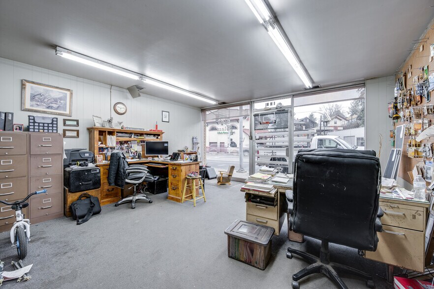 More Photos Of 195 S Grand Ave, Pullman Industrial For Sale