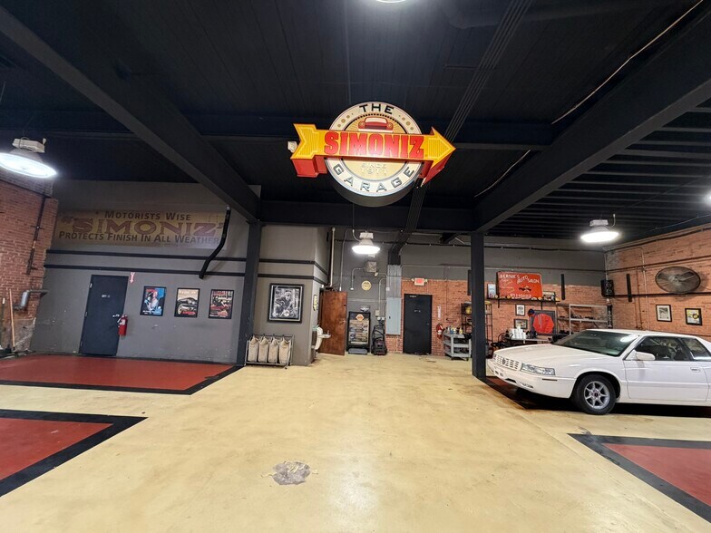 More Photos Of 281-283 Park Rd, West Hartford Showroom For Lease