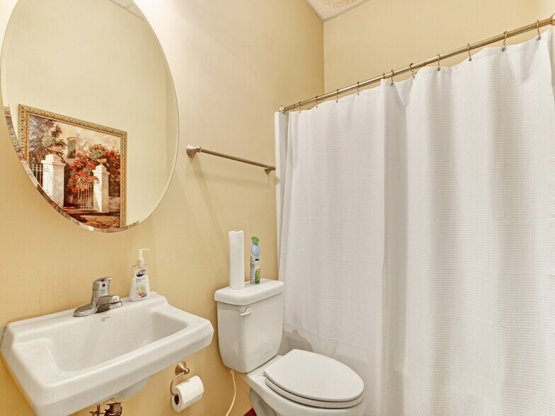 More Photos Of 1305-1395 McDonough Pky, McDonough Storefront Retail Office For Sale