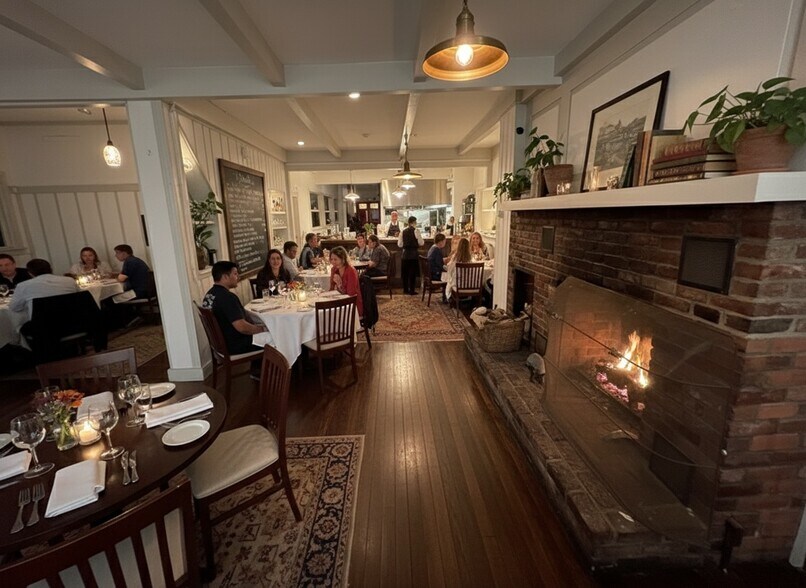 More Photos Of 265 Commercial St, Provincetown Flex For Sale