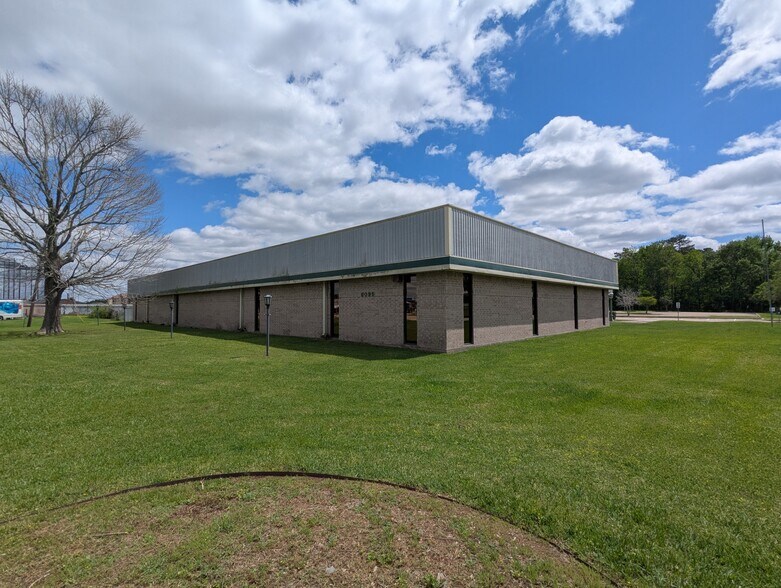 More Photos Of 6095 College St, Beaumont Office For Sale