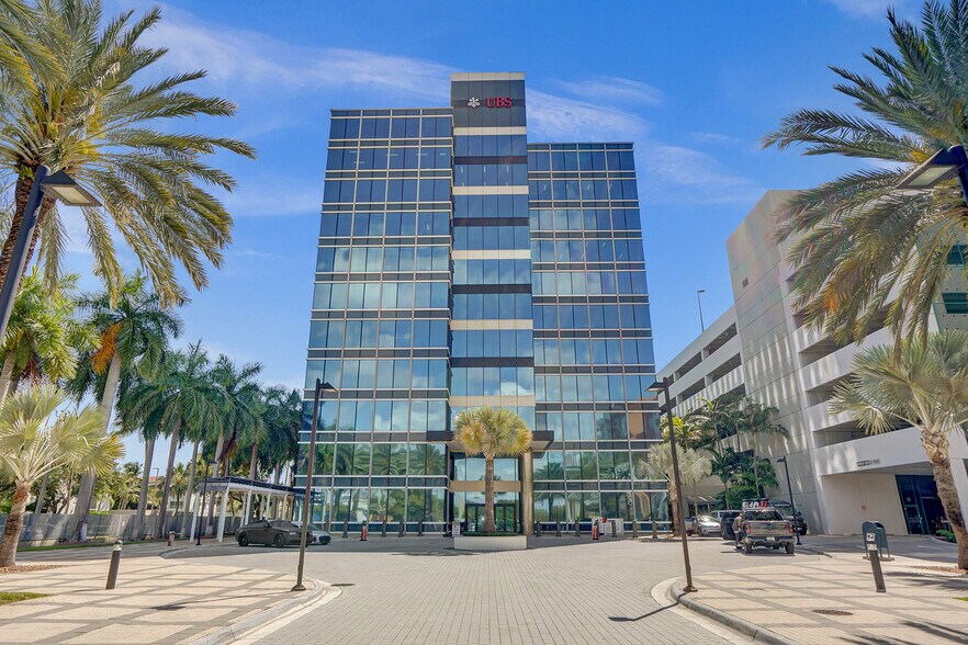 More Photos Of 18851 NE 29th Ave, Aventura Office For Lease