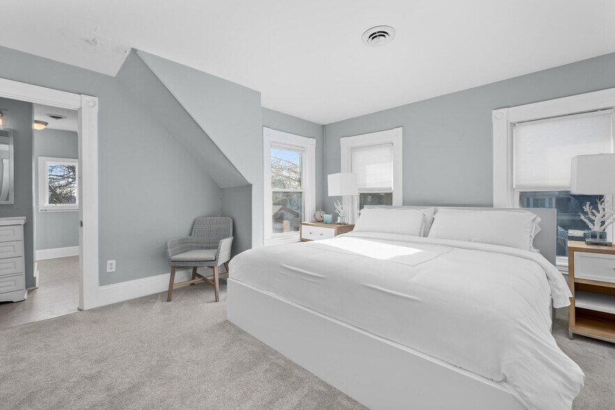 More Photos Of 515 MA-28, Harwich Port Storefront Retail Residential For Sale