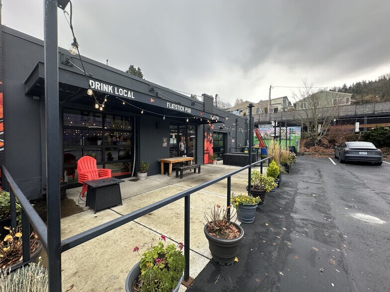 More Photos Of 902 N State St, Bellingham General Retail For Lease