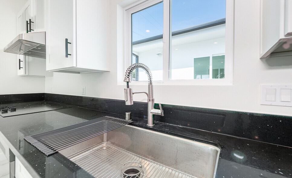 More Photos Of 8004 Shirley Ave, Reseda Multifamily For Sale