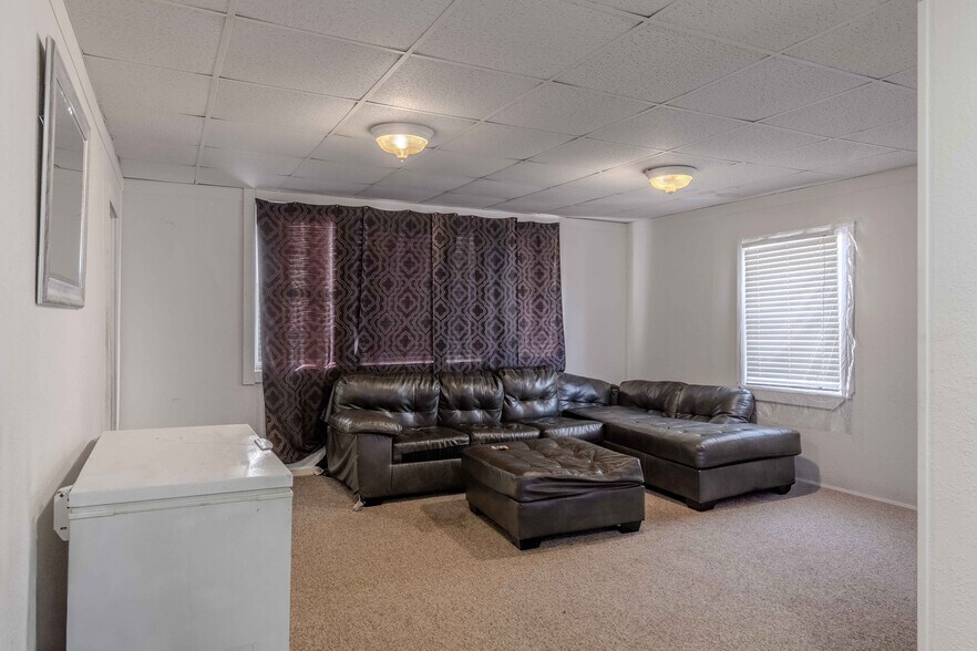 More Photos Of 407 Third St, Howe Specialty For Sale