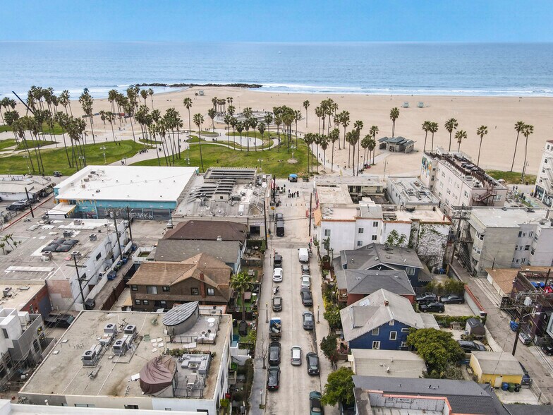 More Photos Of 25 Horizon Ave, Venice Apartments For Sale