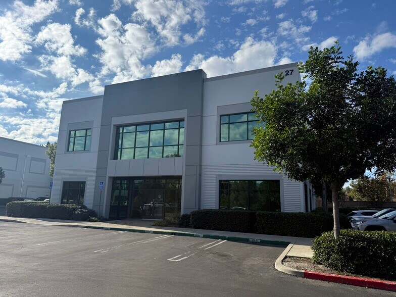 More Photos Of 27 Orchard Rd, Lake Forest Office For Sale