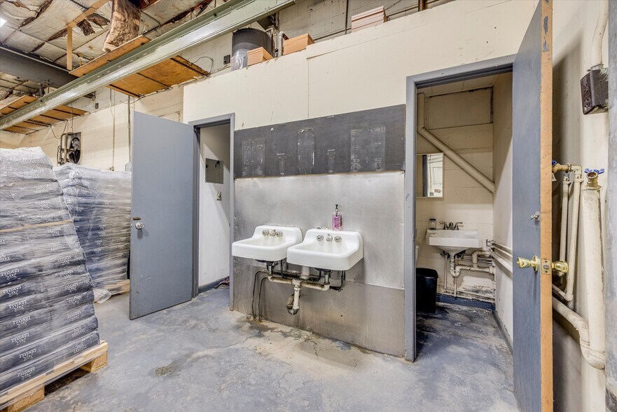 More Photos Of 16-20 Main Ave, Wallington Industrial For Sale