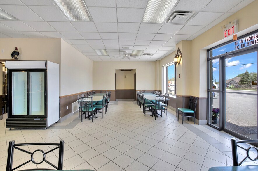 More Photos Of 1727 Division Rd N, Kingsville Restaurant For Sale