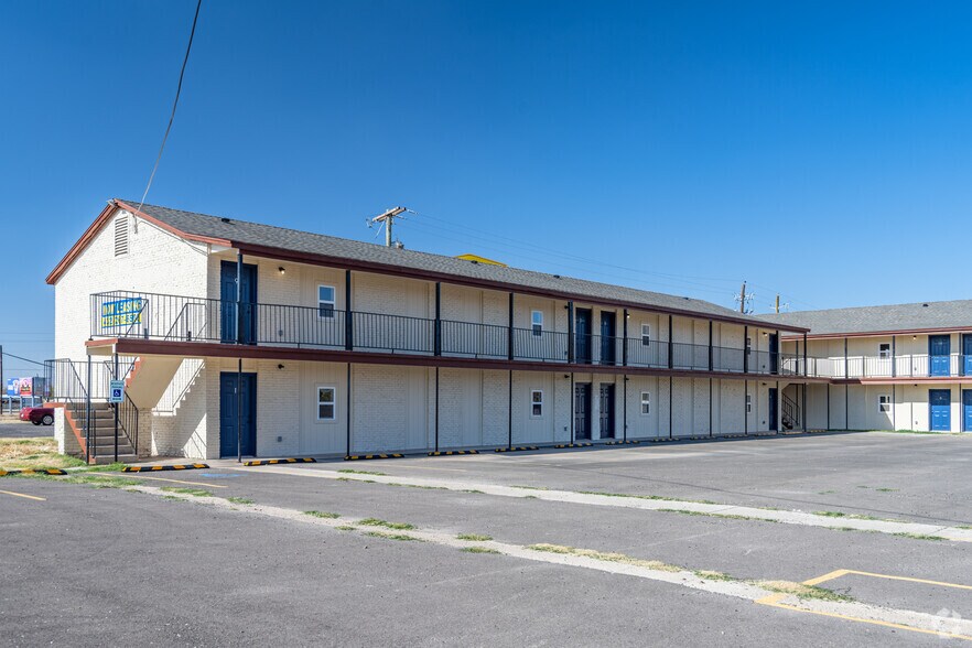 More Photos Of 1712 E 3rd St, Big Spring Apartments For Sale