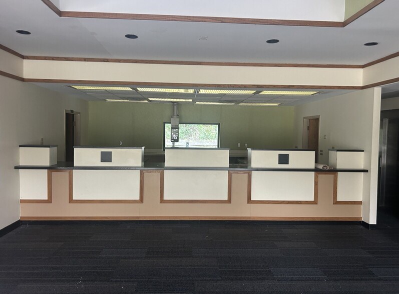 More Photos Of 350 N Summit St, Crescent City Freestanding For Sale