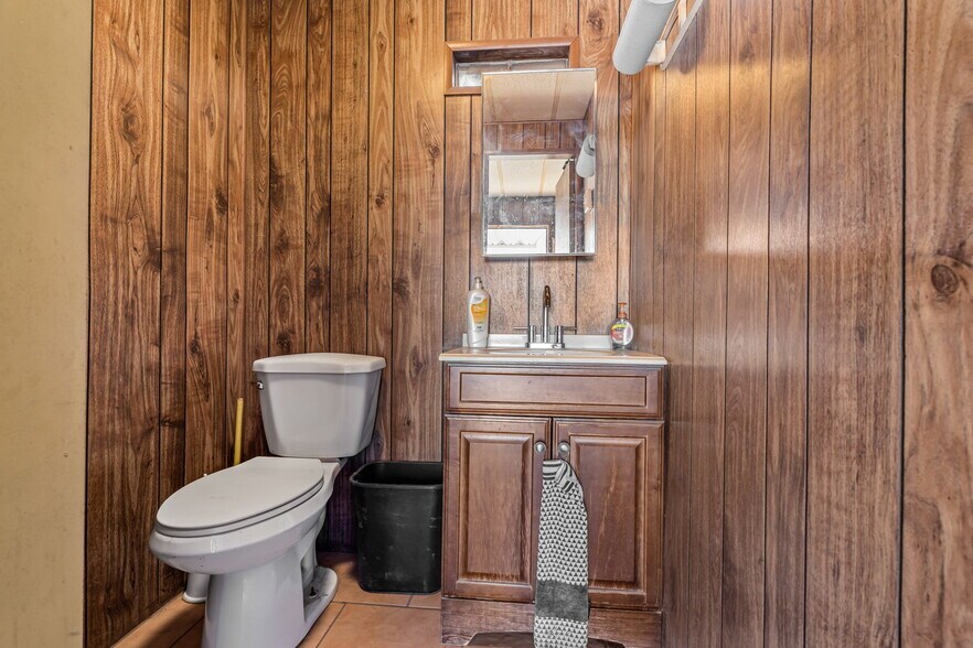 More Photos Of 7659 W Hatcher Rd, Peoria Warehouse For Sale