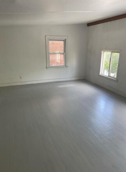 More Photos Of 12 Park Pl, Hudson Storefront Retail Residential For Lease