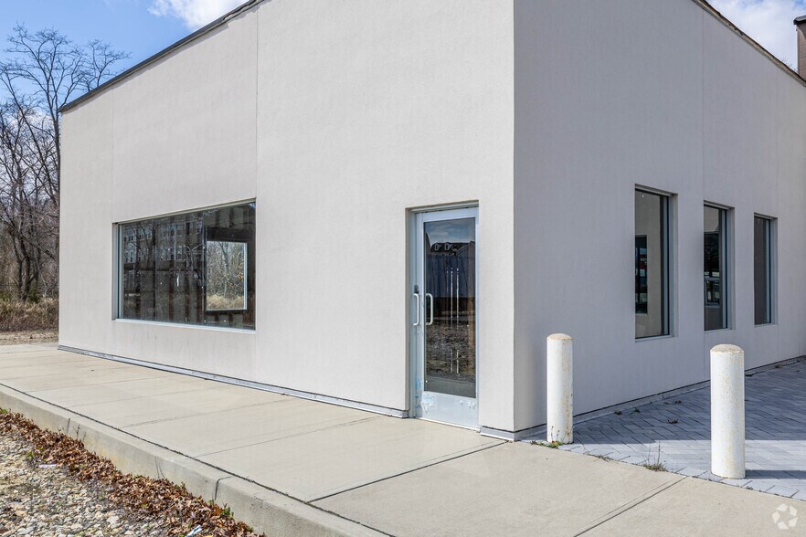 More Photos Of 252 State Route 35 S, Eatontown Freestanding For Sale