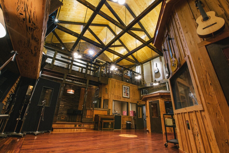 More Photos Of 114-116 17th Ave S, Nashville Office For Sale