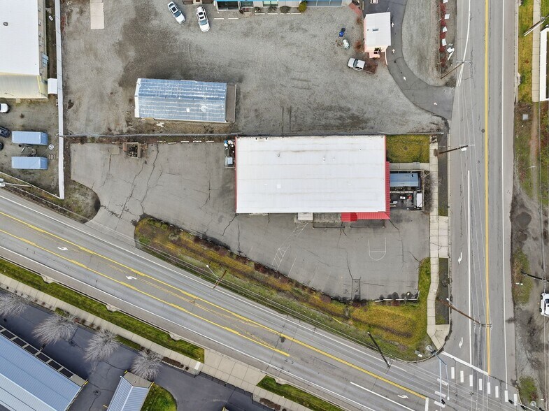 More Photos Of 4110 S Bowdish Rd, Spokane Light Distribution For Sale