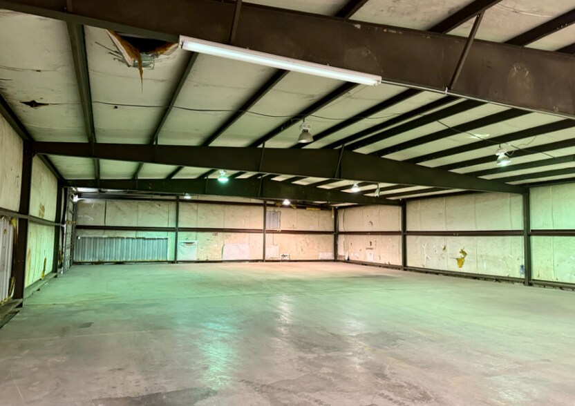 More Photos Of 621 Industrial dr, Ardmore Industrial For Lease