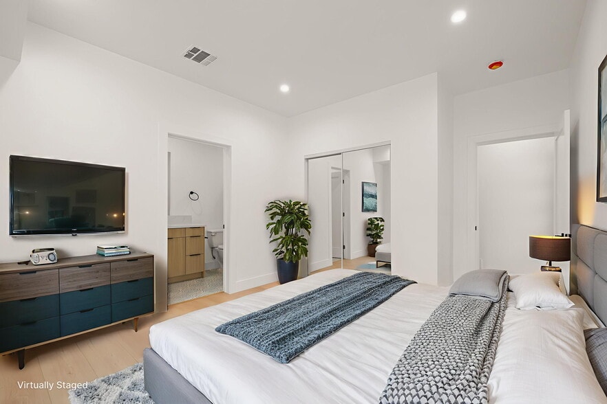 More Photos Of 913 N Hobart Blvd, Los Angeles Apartments For Sale