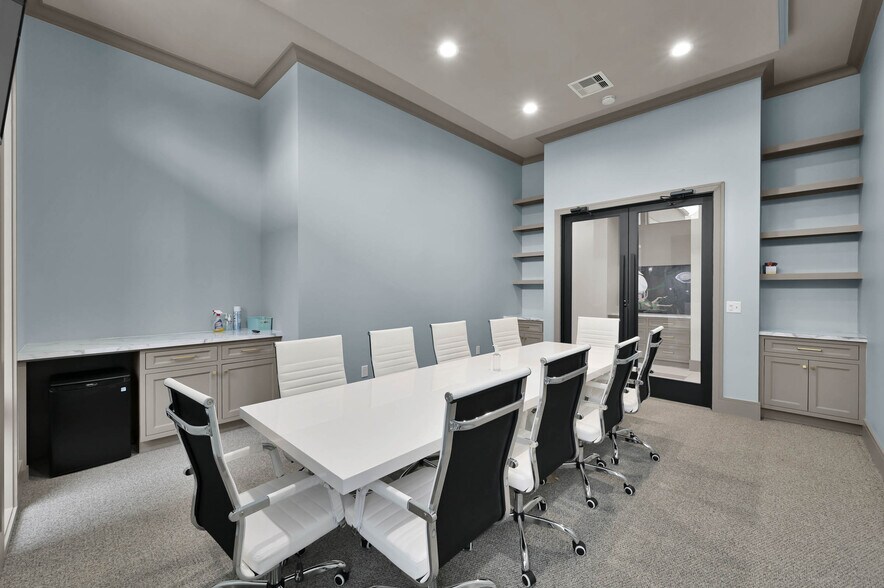 More Photos Of 8703 Meadowcroft Dr, Houston Medical For Sale